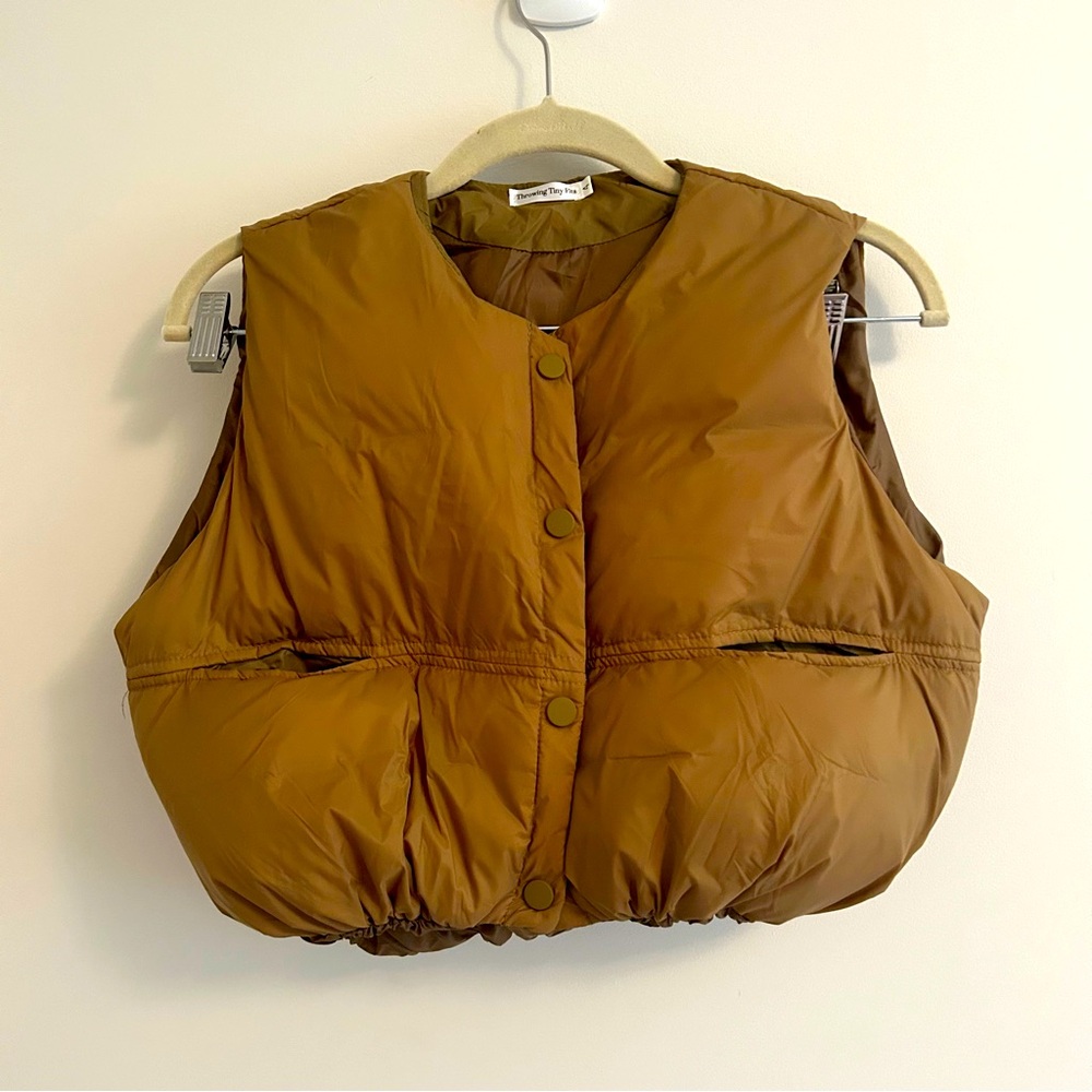 Throwing Tiny Fits size 4 (women’s S) cropped puffer vest in mustard yellow EUC!